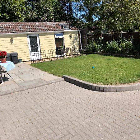 Cosy 1 Bed Garden Annexe Apartment Colchester Ngoại thất bức ảnh